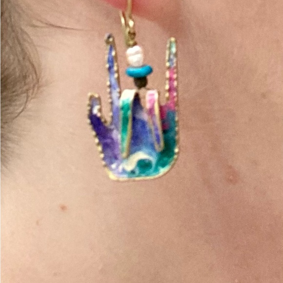 Love sign earrings - Picture 2 of 2